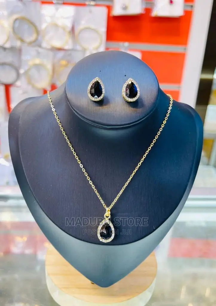 A Set of Necklace Anda Earrings