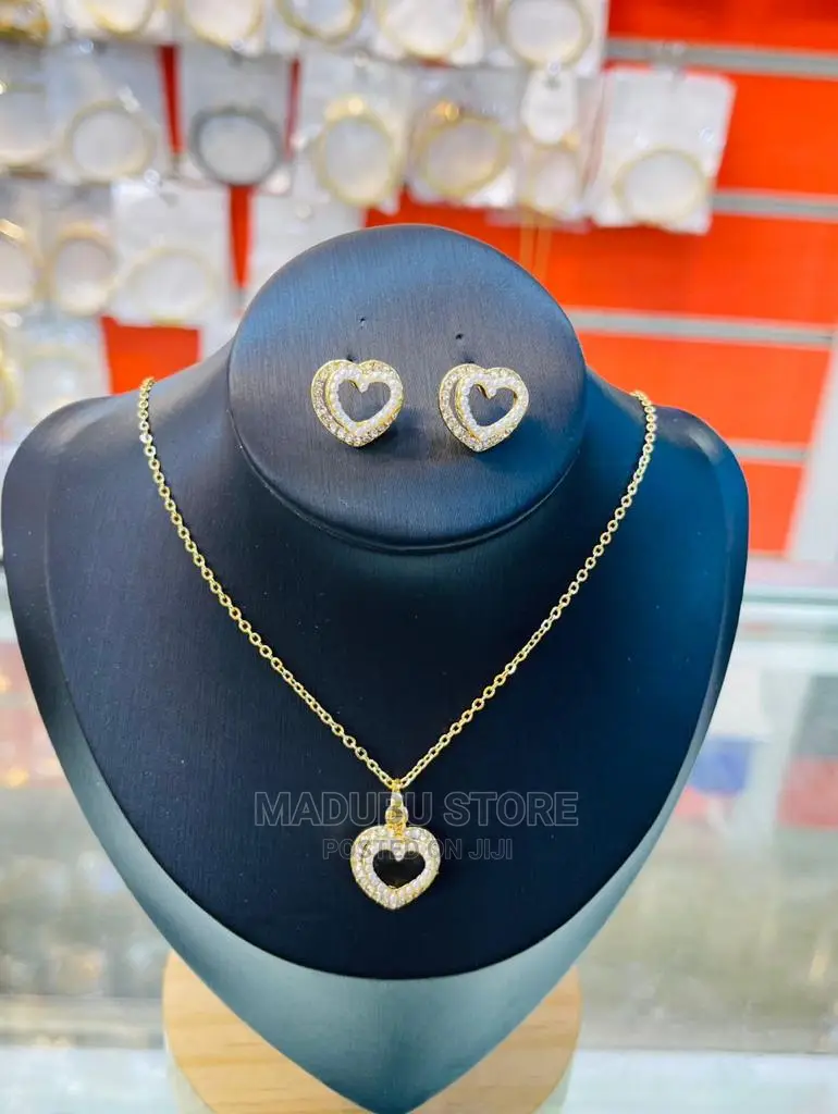 A Set of Necklace Anda Earrings
