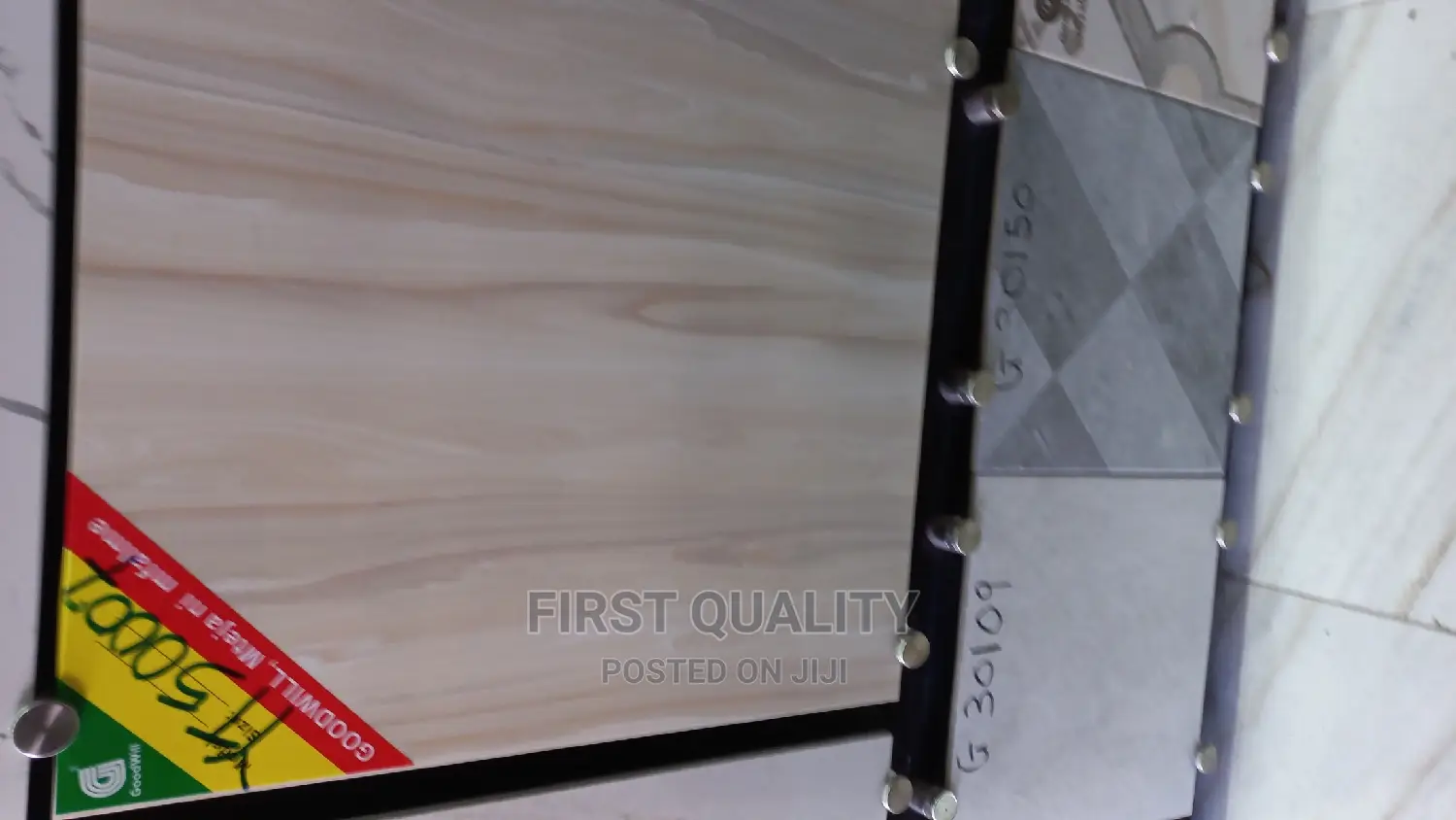 Tiles Size 50x50cm Yuv