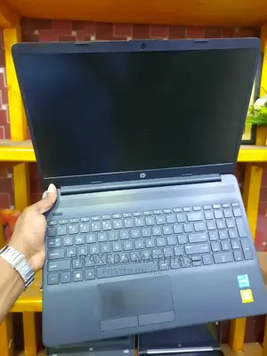Laptop HP 15-Da2933nia 8GB Intel Core I5 HDD 1T