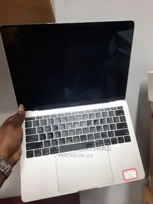 Laptop Apple MacBook Pro 2017 16GB Intel Core I7 SSD 256GB
