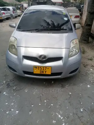 Toyota Vitz 1.5 FWD 3dr 2005 Silver