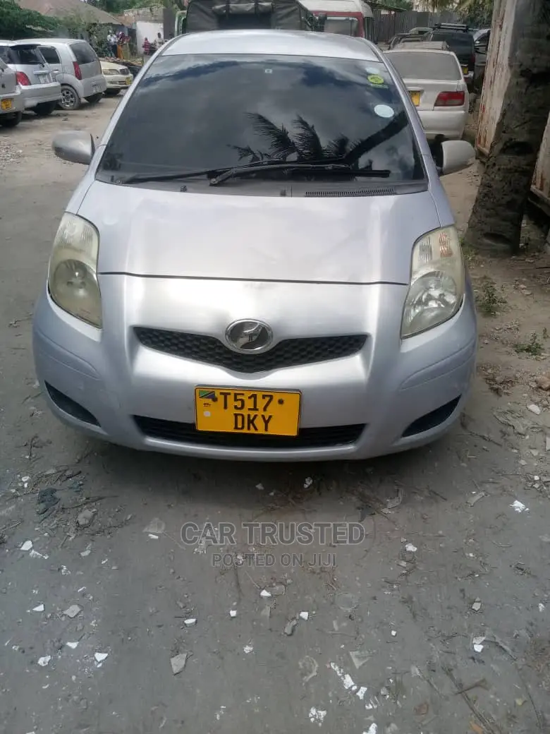 Toyota Vitz 1.5 FWD 3dr 2005 Silver