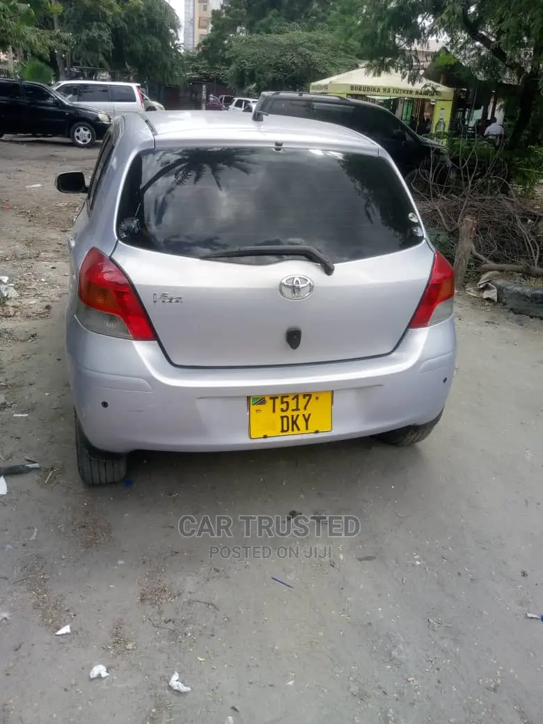 Toyota Vitz 1.5 FWD 3dr 2005 Silver