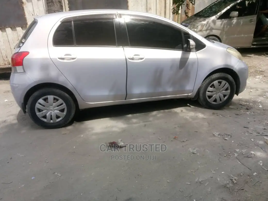 Toyota Vitz 1.5 FWD 3dr 2005 Silver