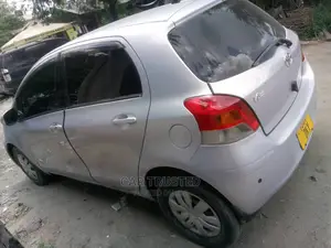 Toyota Vitz 1.5 FWD 3dr 2005 Silver