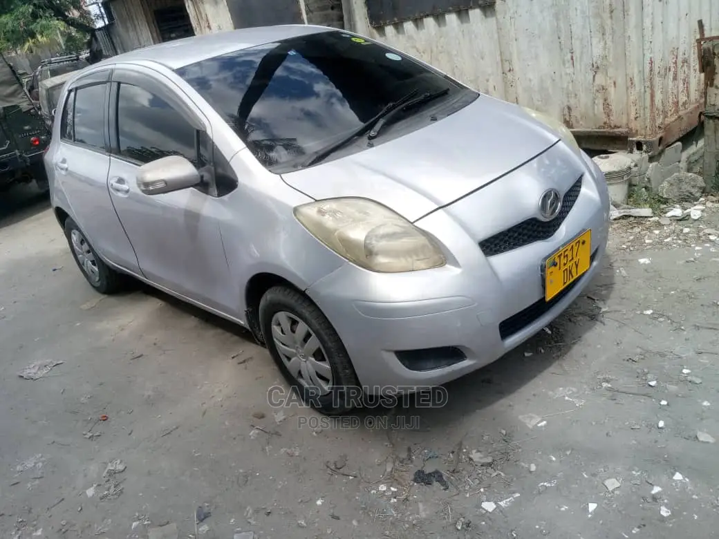 Toyota Vitz 1.5 FWD 3dr 2005 Silver