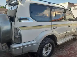 Toyota Land Cruiser 2005 White