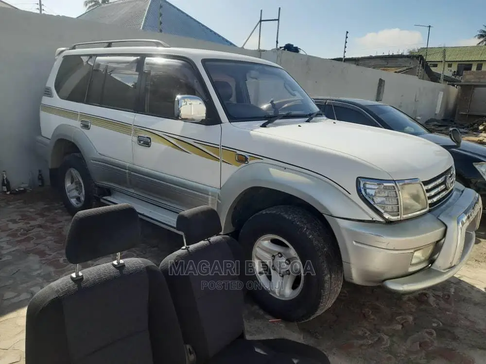 Toyota Land Cruiser 2005 White