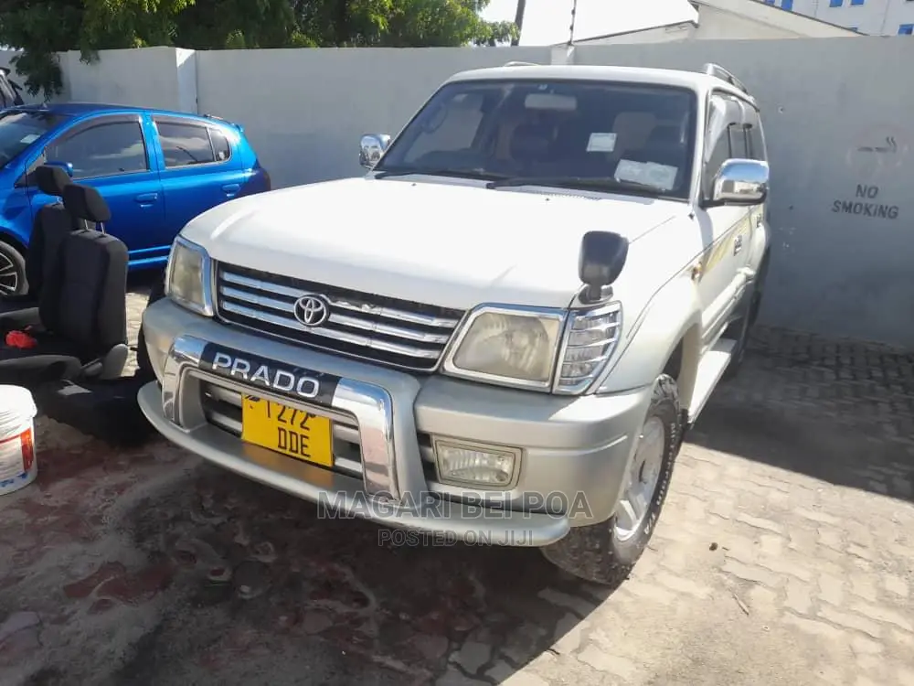 Toyota Land Cruiser 2005 White