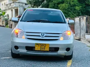 Toyota IST 2004 Silver