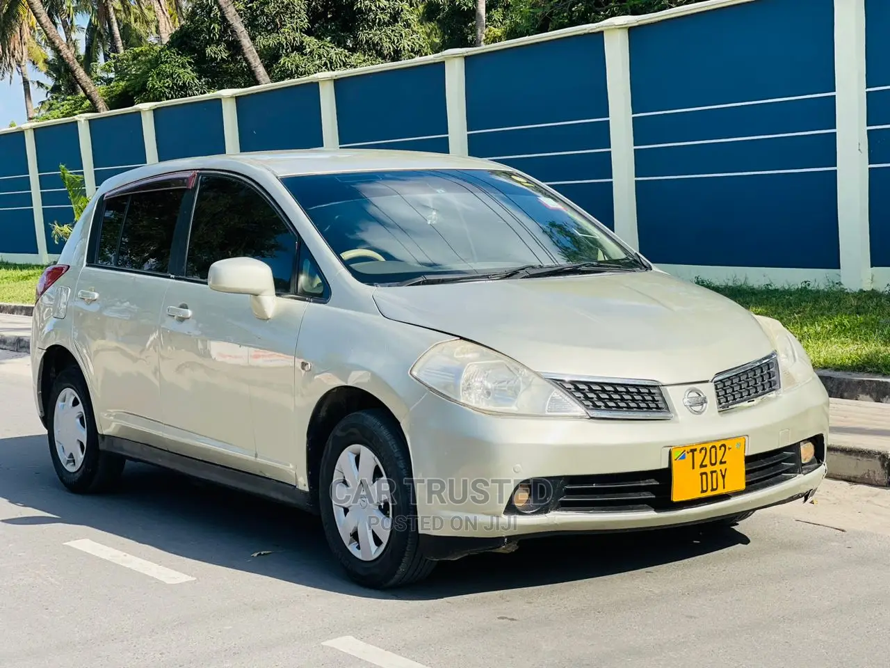 Nissan Tiida 2004 Silver