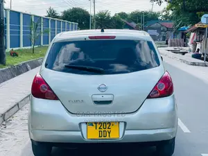 Nissan Tiida 2004 Silver