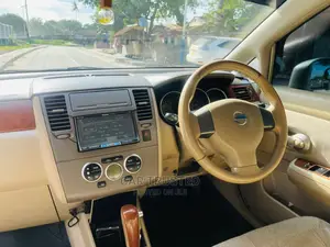 Nissan Tiida 2004 Silver