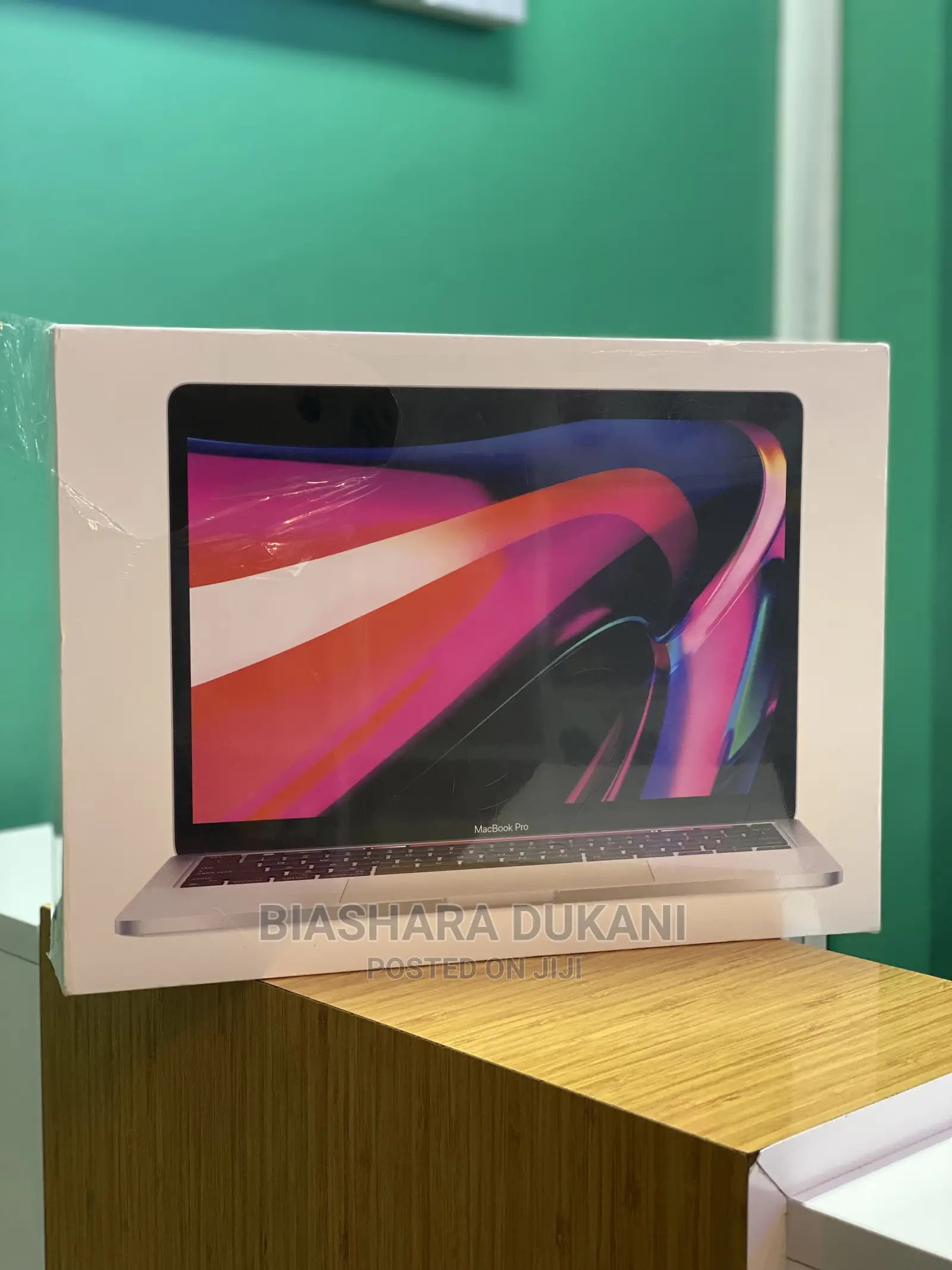 New Laptop Apple MacBook Pro 2022 M2 8GB Apple M2 SSD 256GB