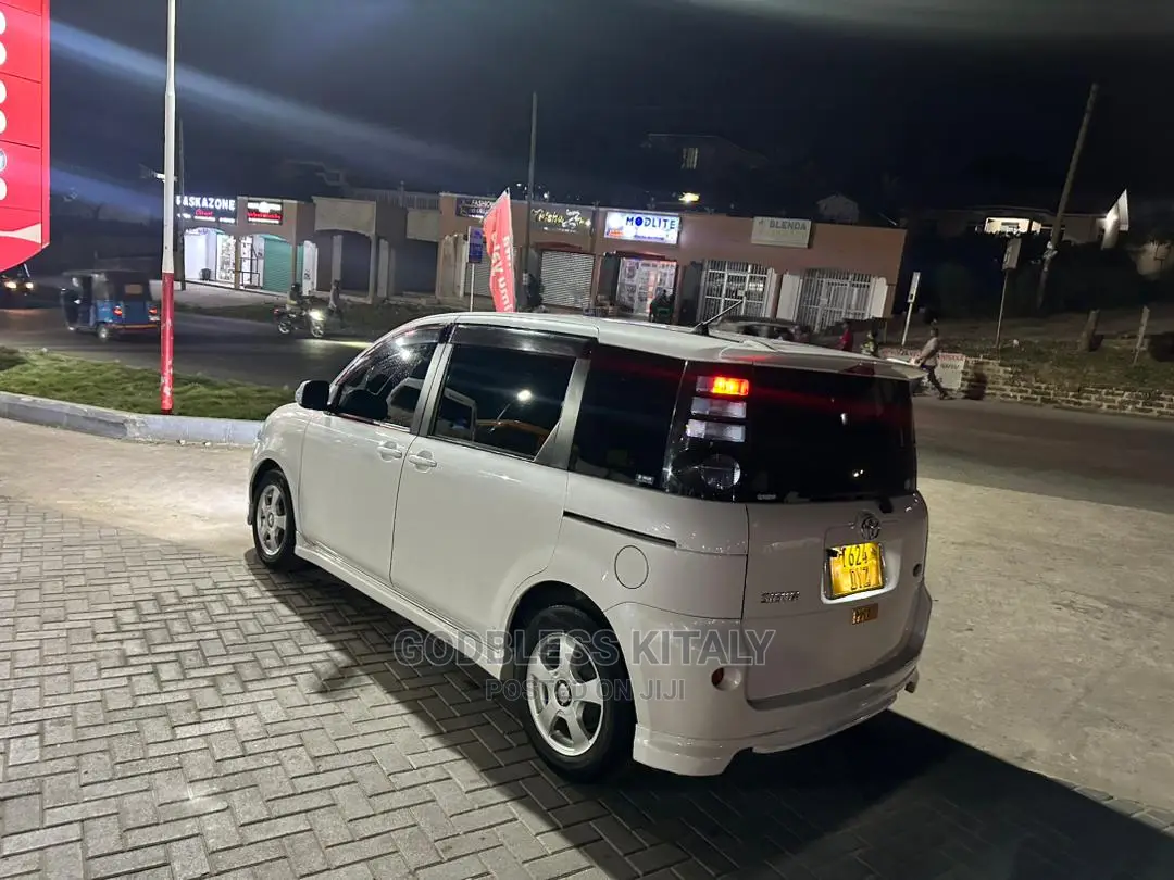 Toyota Sienta 2005 White