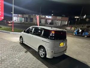 Toyota Sienta 2005 White
