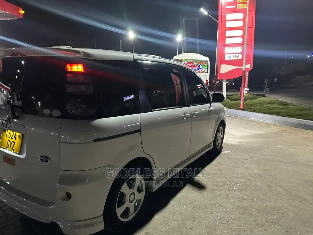 Toyota Sienta 2005 White