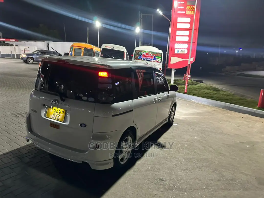 Toyota Sienta 2005 White