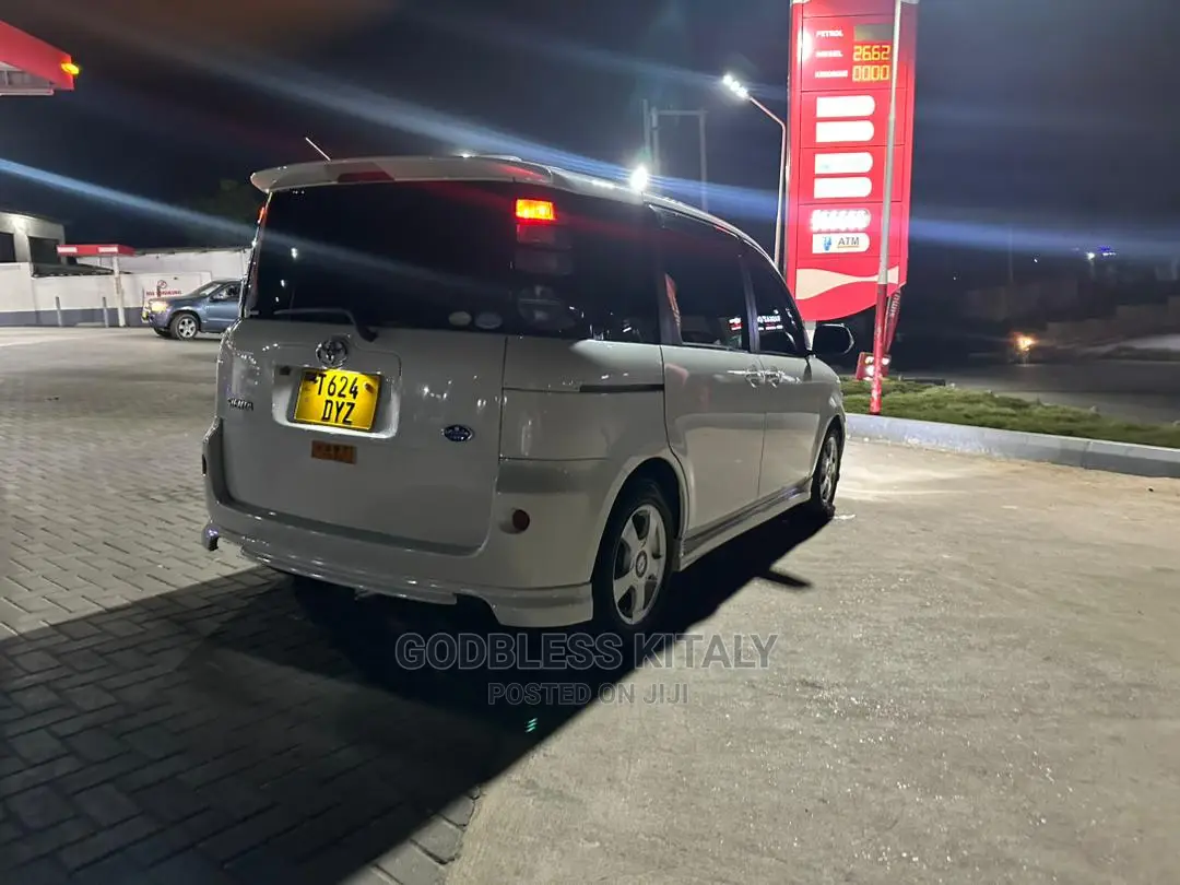Toyota Sienta 2005 White