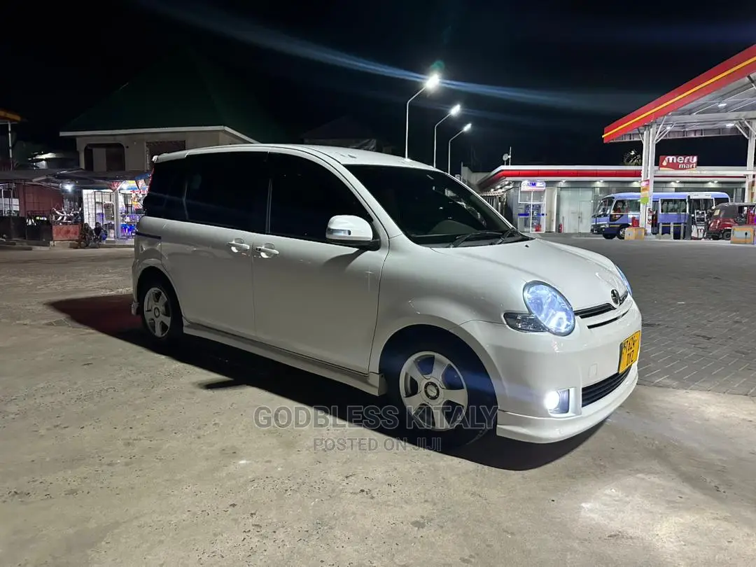 Toyota Sienta 2005 White