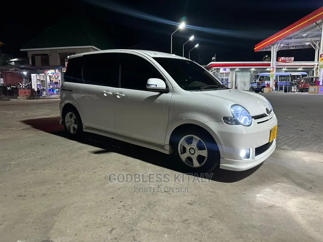 Toyota Sienta 2005 White