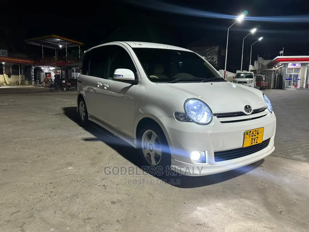 Toyota Sienta 2005 White