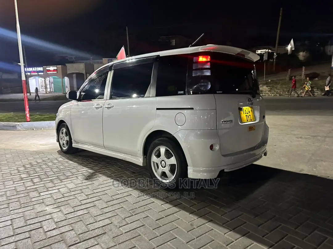Toyota Sienta 2005 White