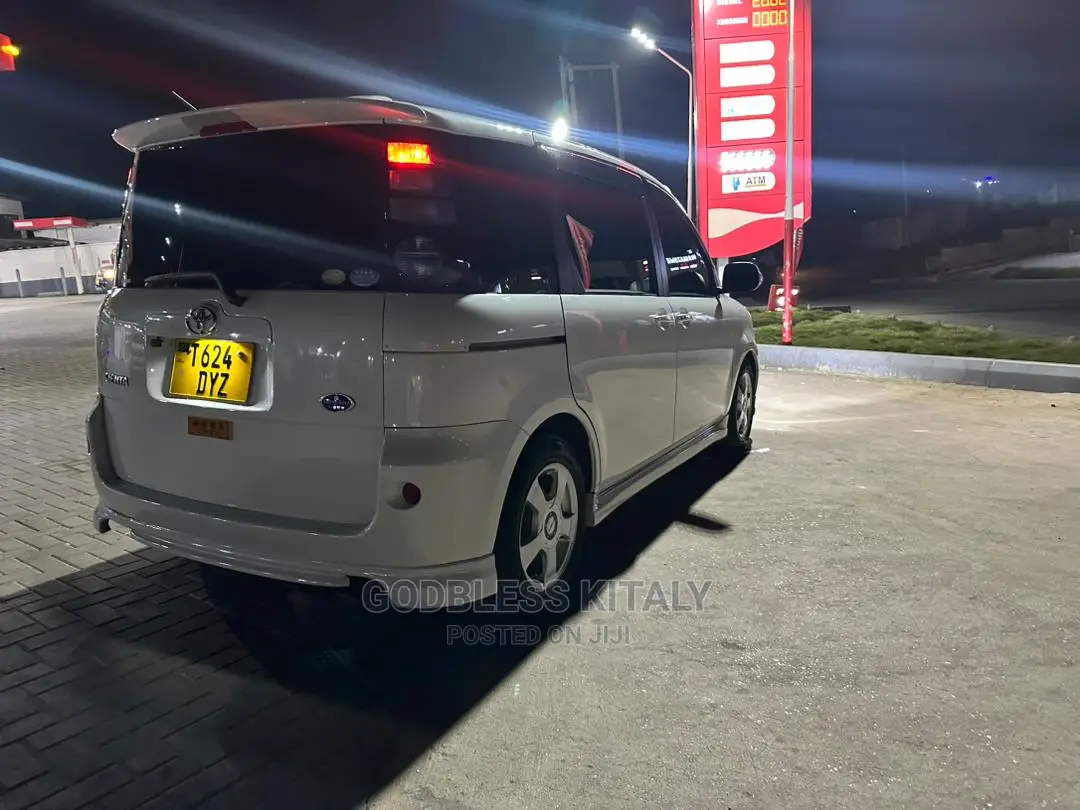 Toyota Sienta 2005 White