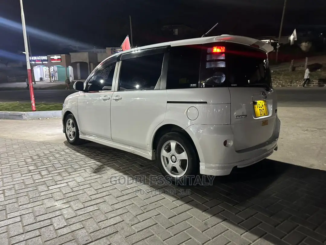 Toyota Sienta 2005 White