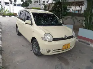 Toyota Sienta 2005 Off white