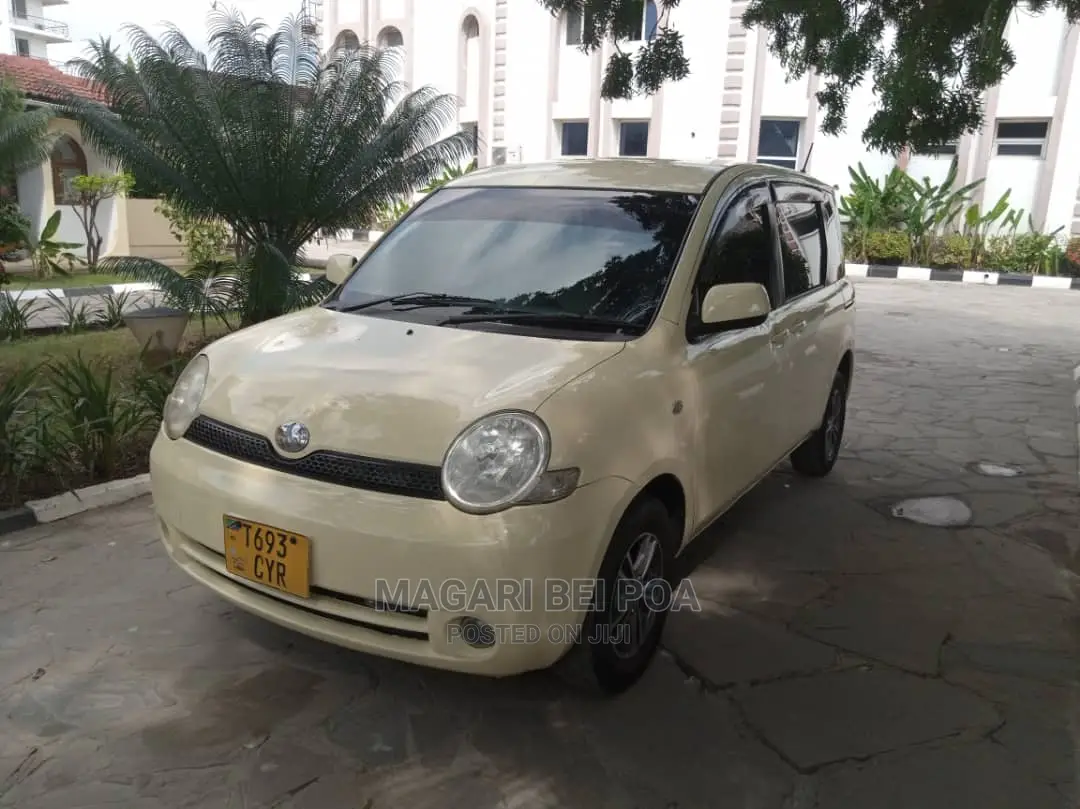 Toyota Sienta 2005 Off white