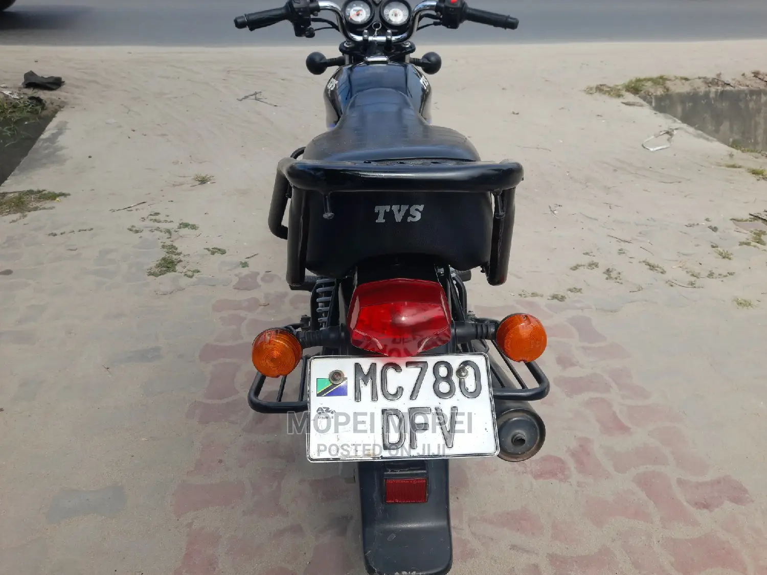 TVS HLX 125 2022 Black