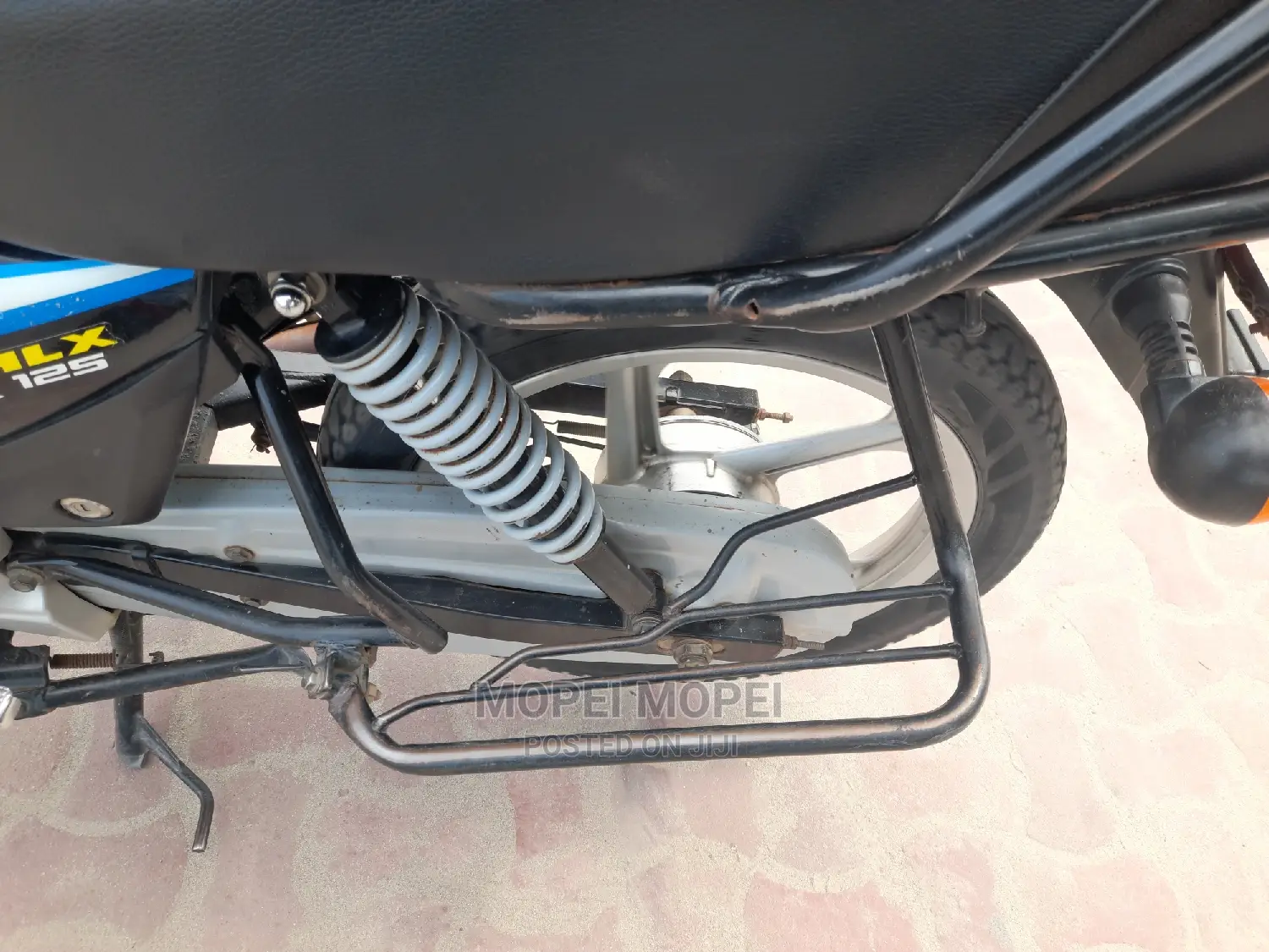 TVS HLX 125 2022 Black