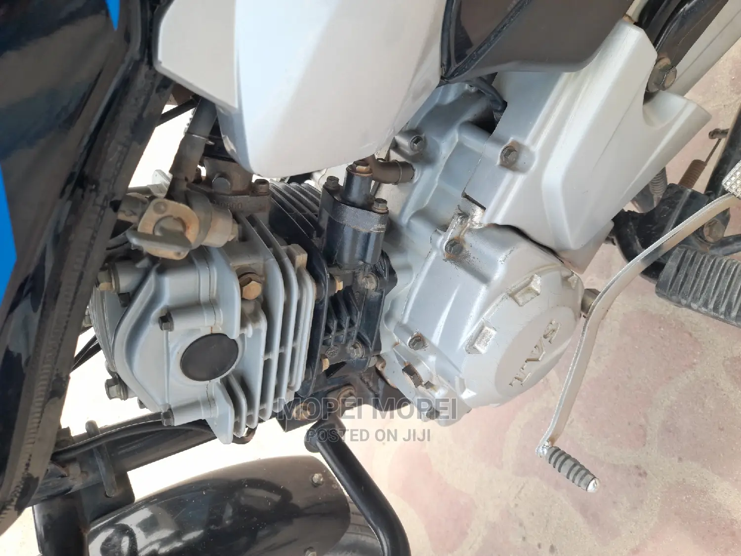 TVS HLX 125 2022 Black