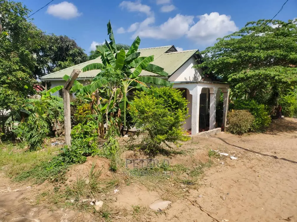 3bdrm House in Goba for sale