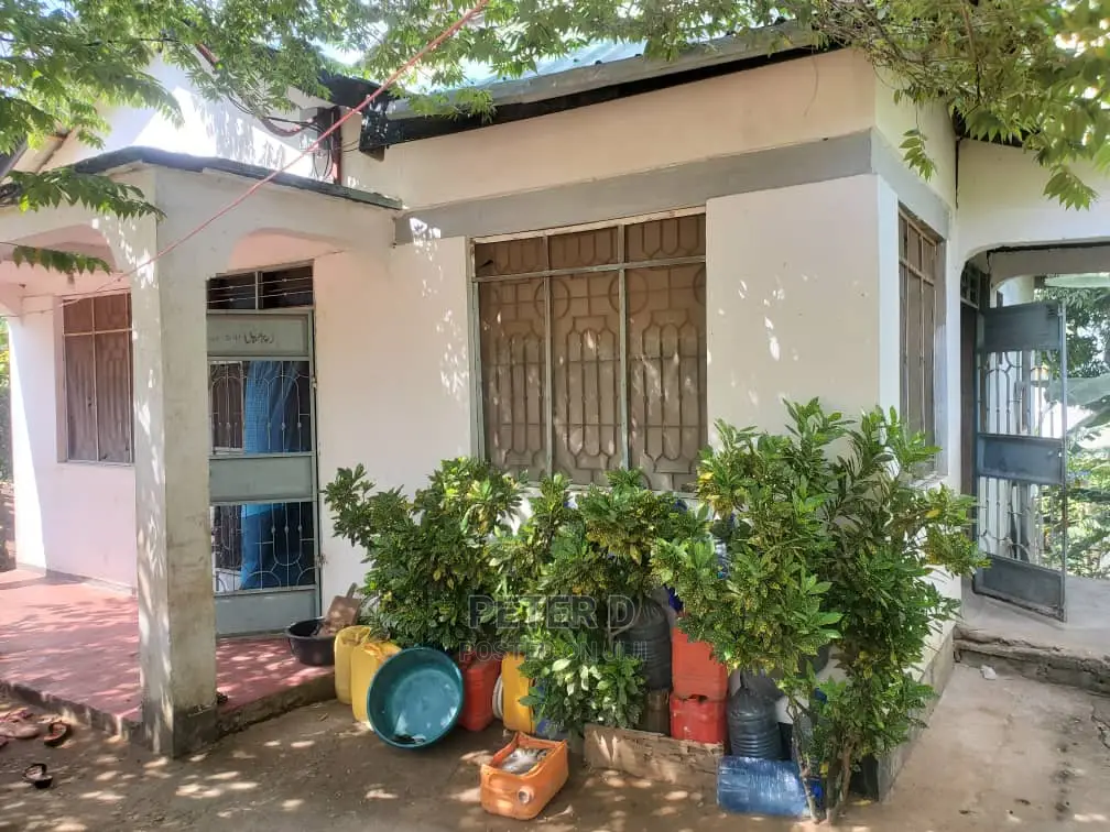 3bdrm House in Goba for sale