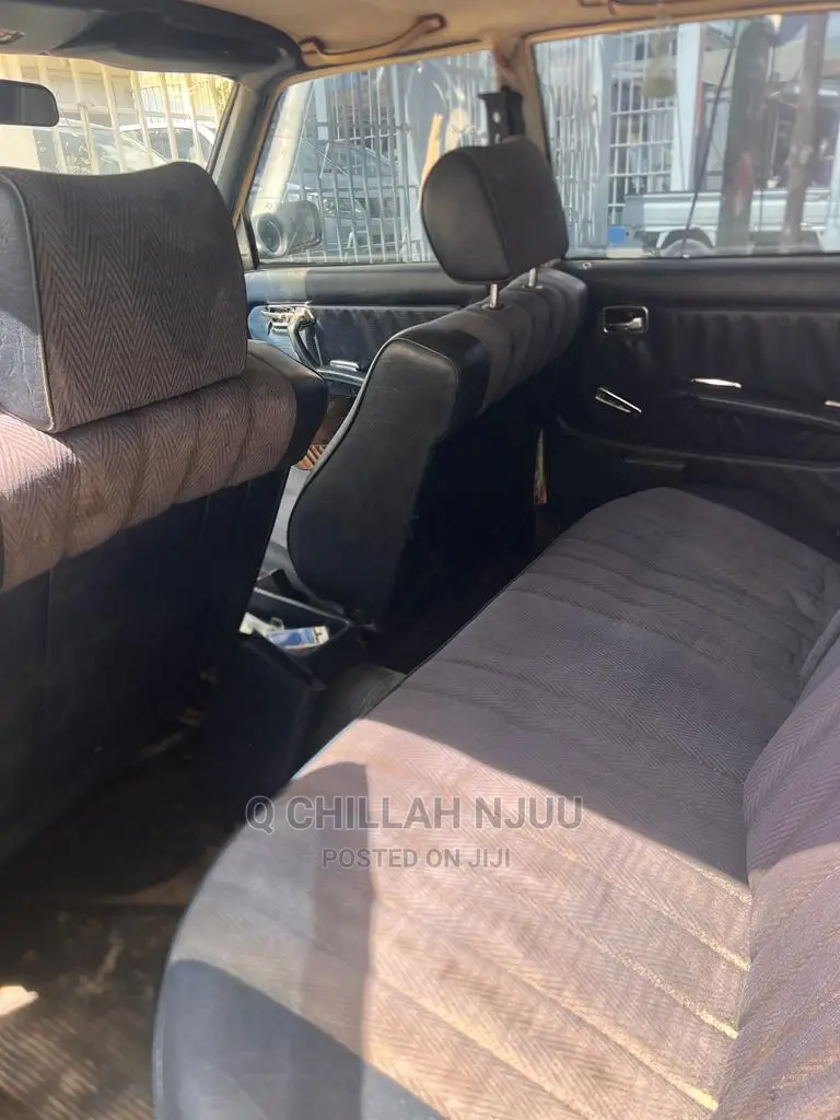 Mercedes-Benz W123 1981 Beige