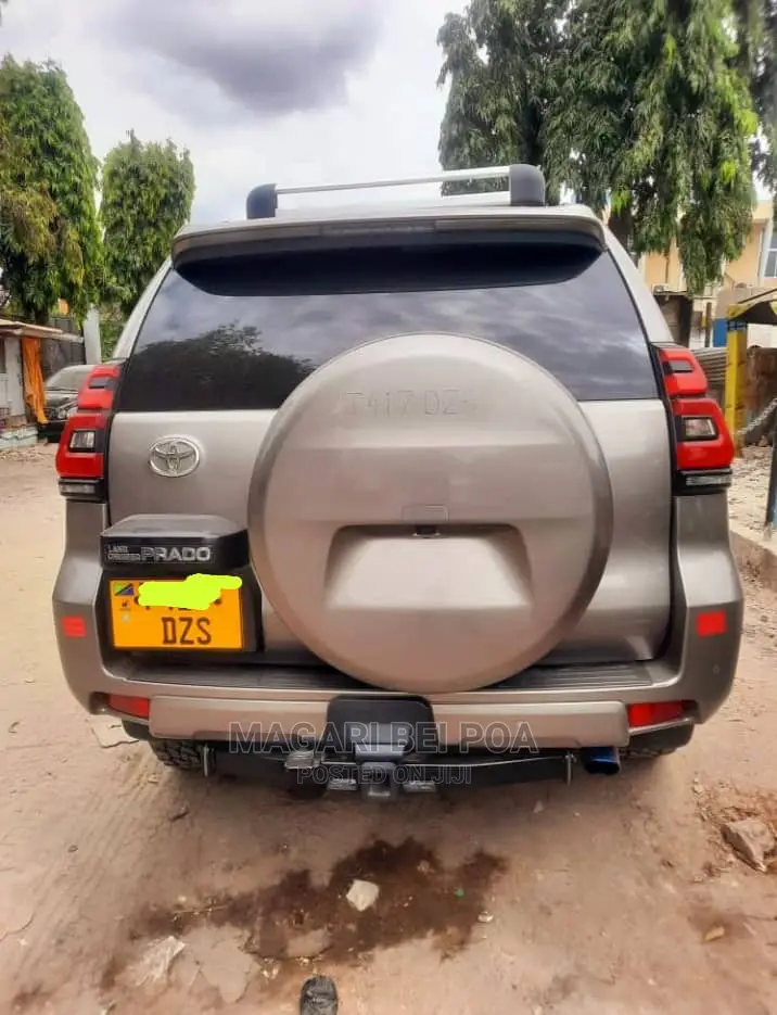 Toyota Land Cruiser 2017 Gold