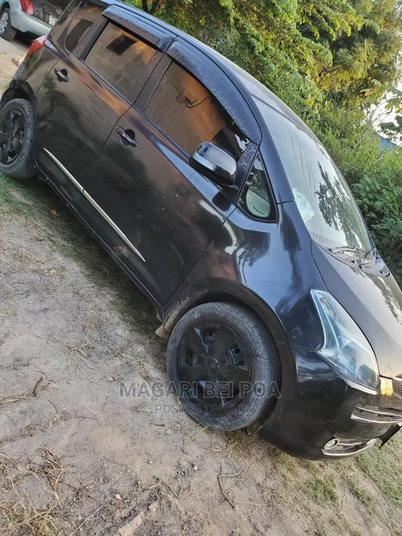 Toyota Ractis 2006 Black