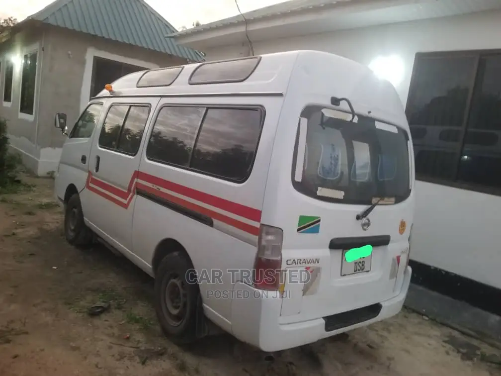 Nissan Caravan (Urvan) 2004 White