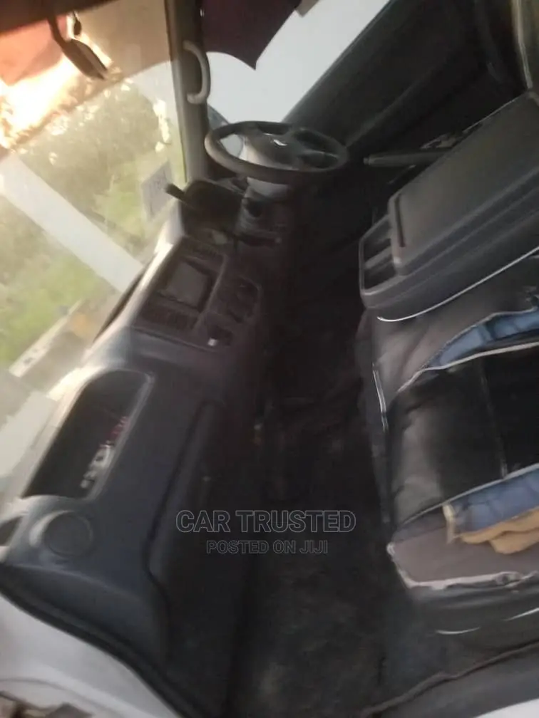 Nissan Caravan (Urvan) 2004 White