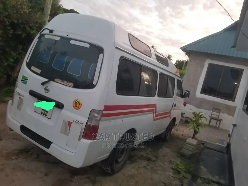 Nissan Caravan (Urvan) 2004 White