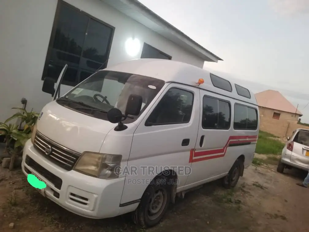 Nissan Caravan (Urvan) 2004 White