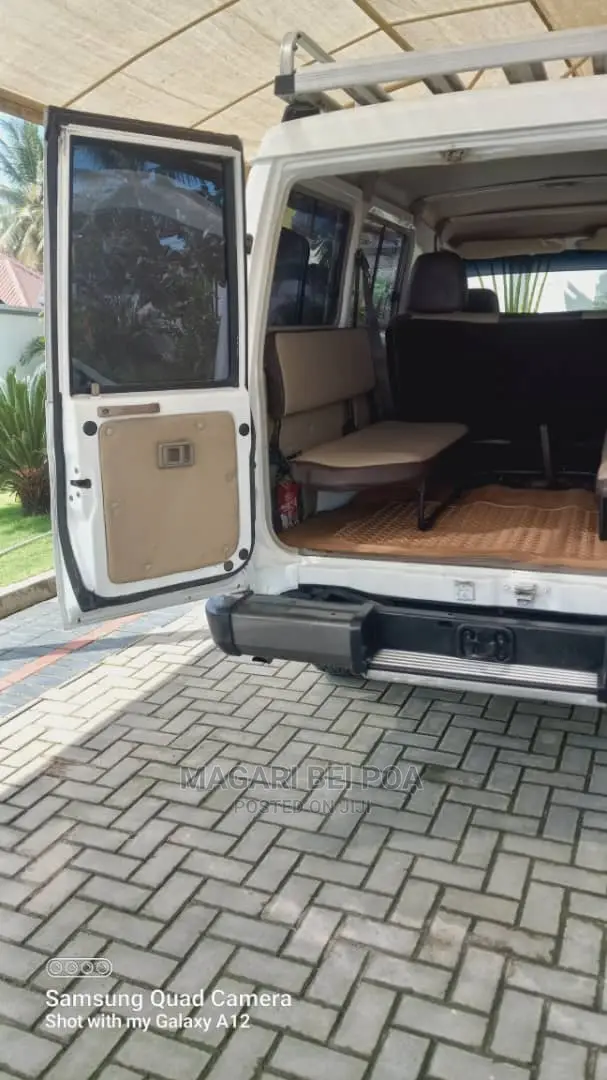 Toyota Land Cruiser 2005 White