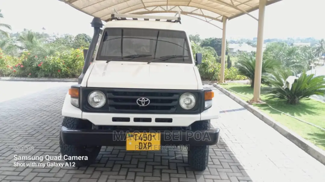 Toyota Land Cruiser 2005 White