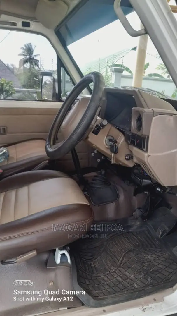 Toyota Land Cruiser 2005 White