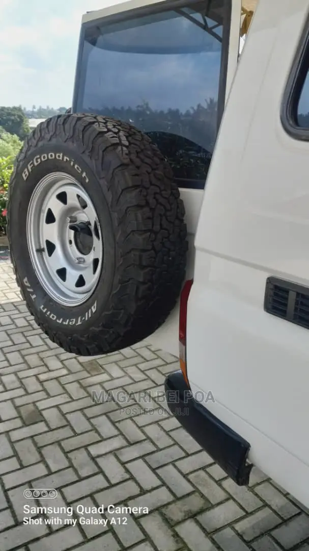 Toyota Land Cruiser 2005 White