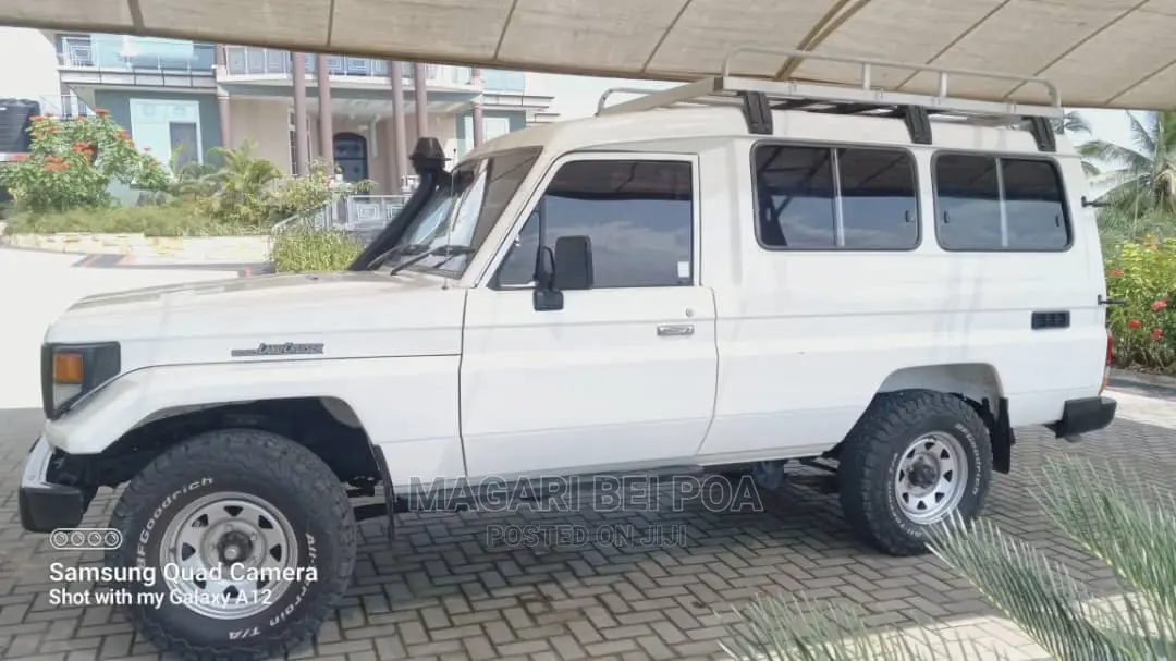 Toyota Land Cruiser 2005 White