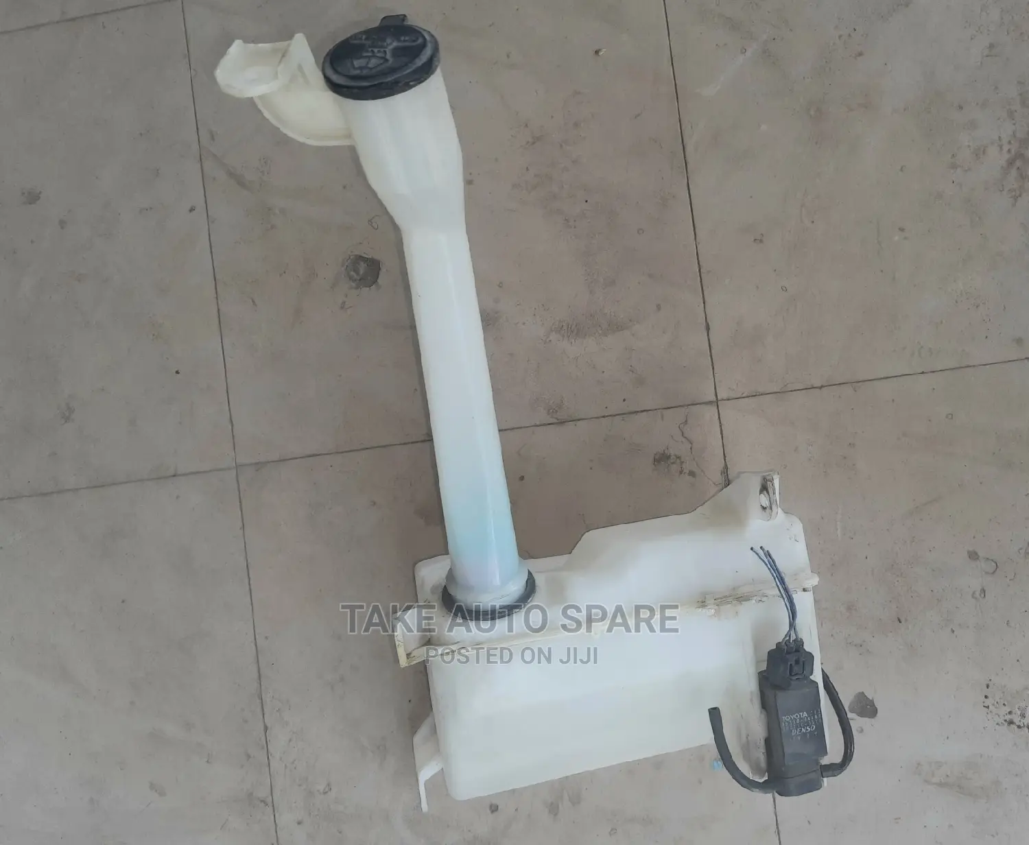 Toyota Harrier Old Model,Windshield Washer Reservoir Tank.